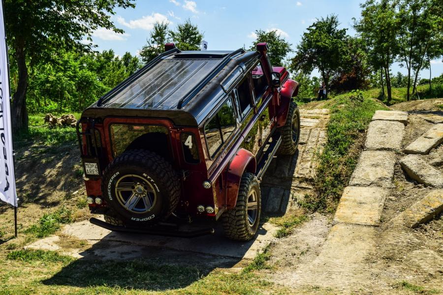  Land Rover Defender 110 by Ares Design 2018 года  (фото 17 из 40)